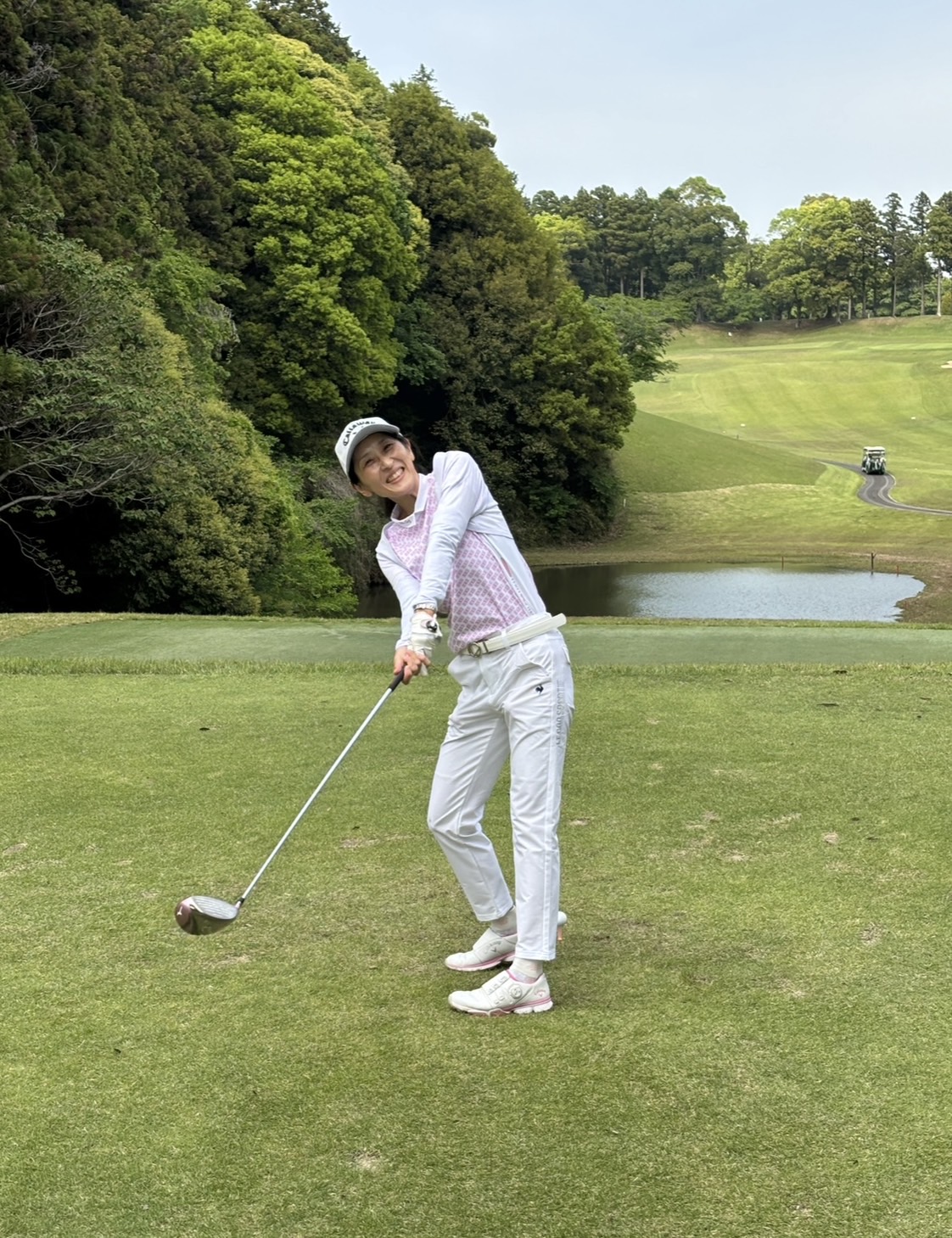 村田先生がゴルフを楽しんでいる写真