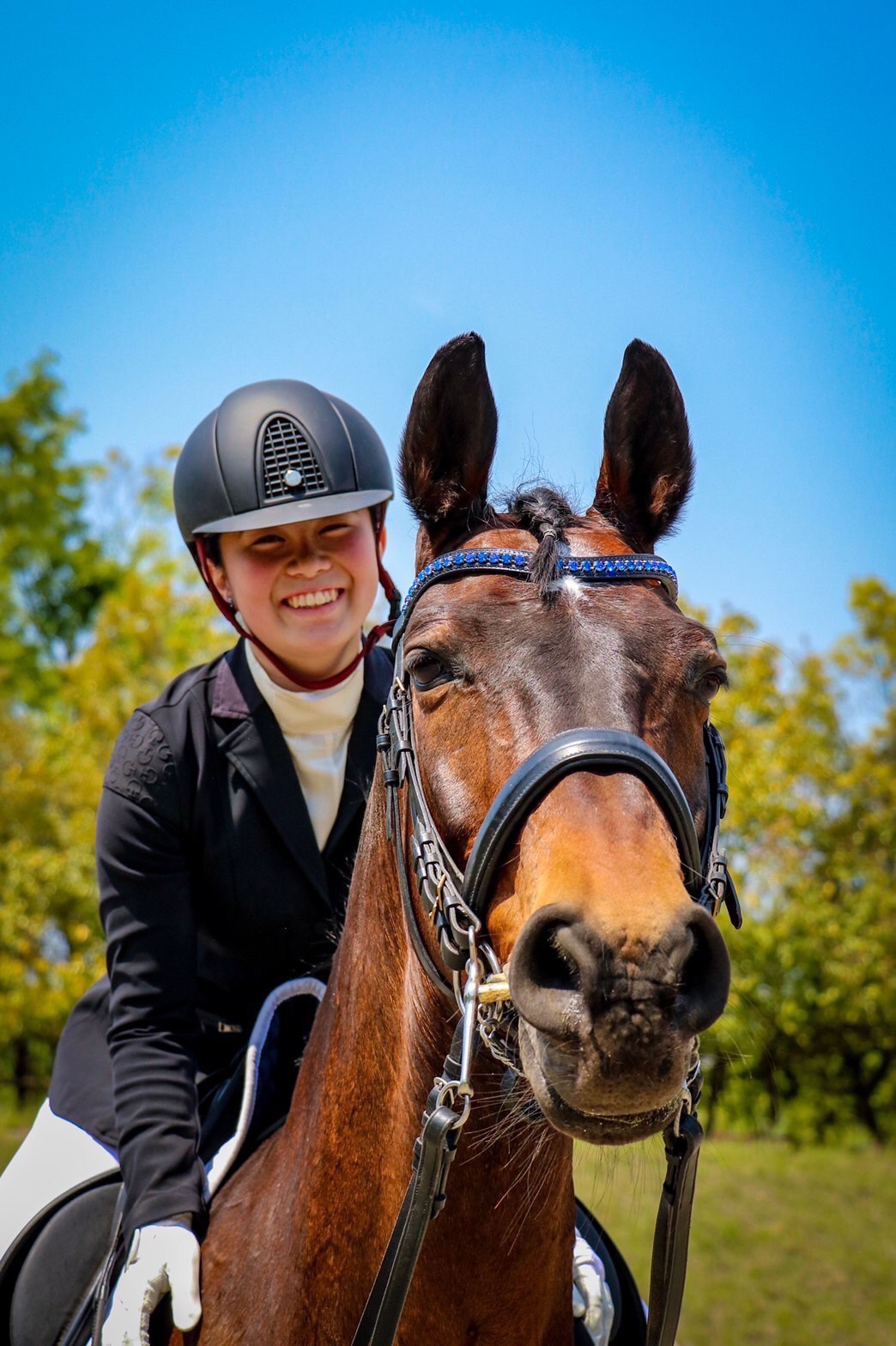 小森先生が乗馬を楽しんでいる写真